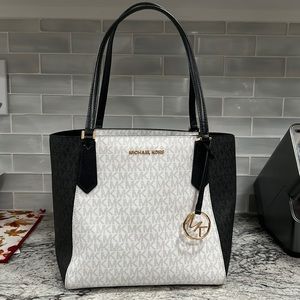 Authentic Michael Kors black and white purse. Great condition.